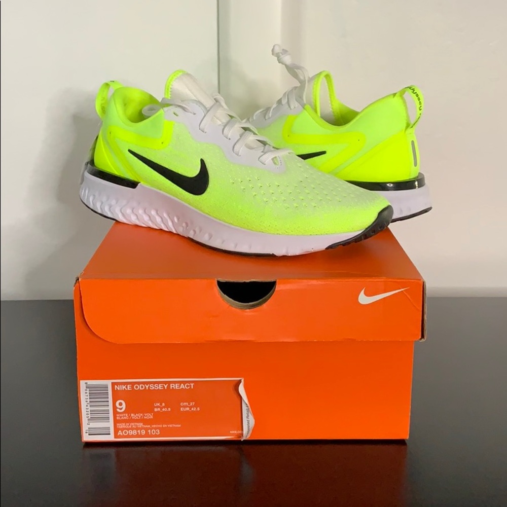 Nike Odyssey React white black volt